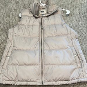 Tan puffer vest with pockets